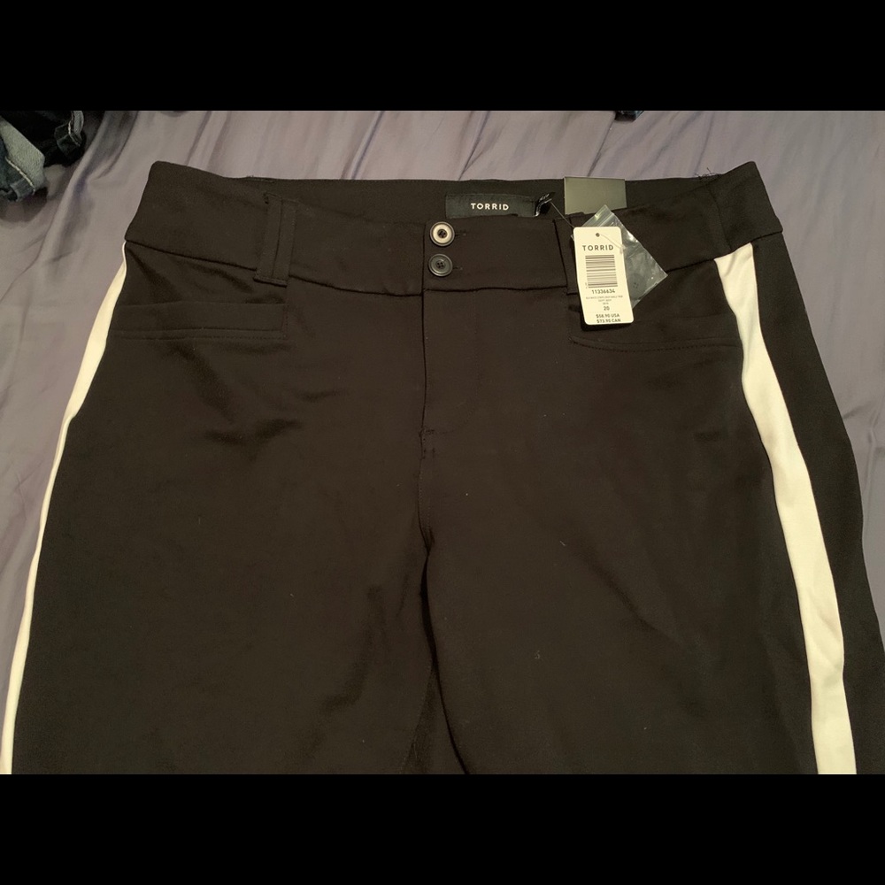 Torrid black pant with white side stripe sz 20 NWT